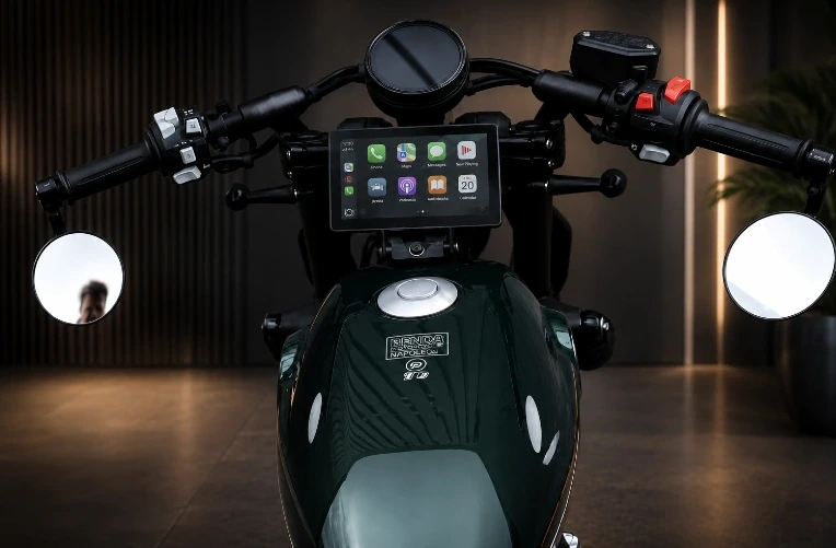 GPS / CarPlay screen mounted on Benda Napoleon 125/250