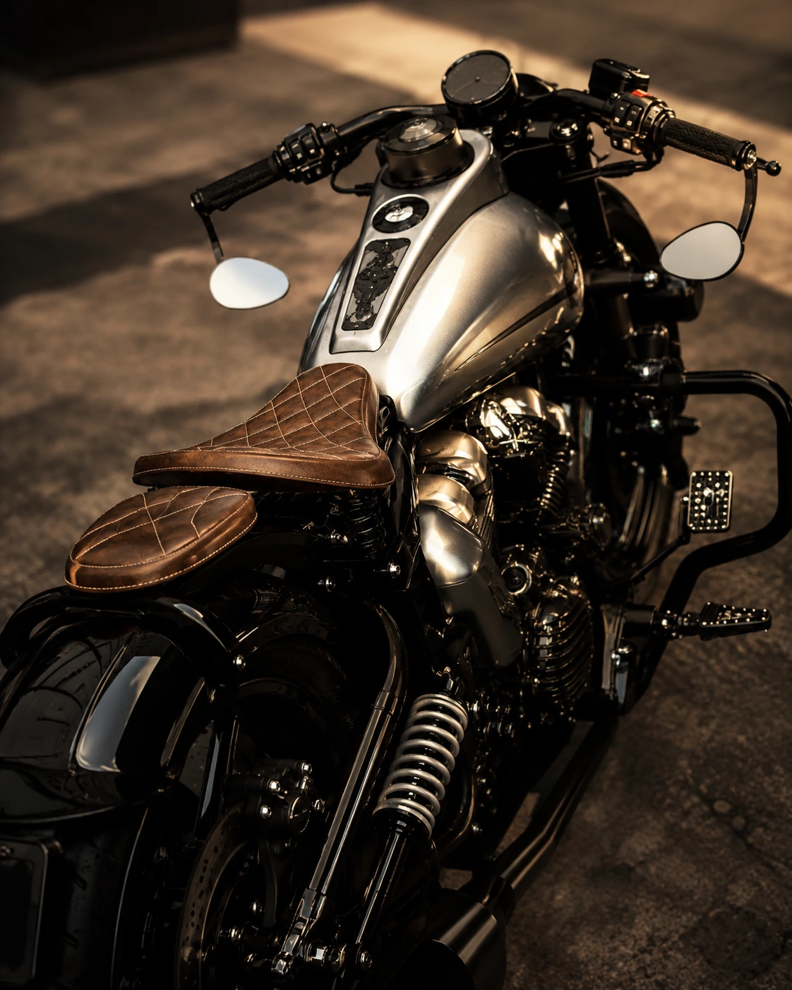 Premium comfort double seat on motorcycle